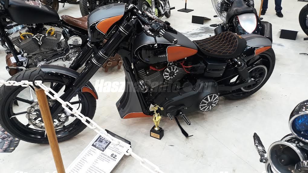 HARLEY-DAVIDSON DYNA WIDE GLIDE 2010/1 - 1