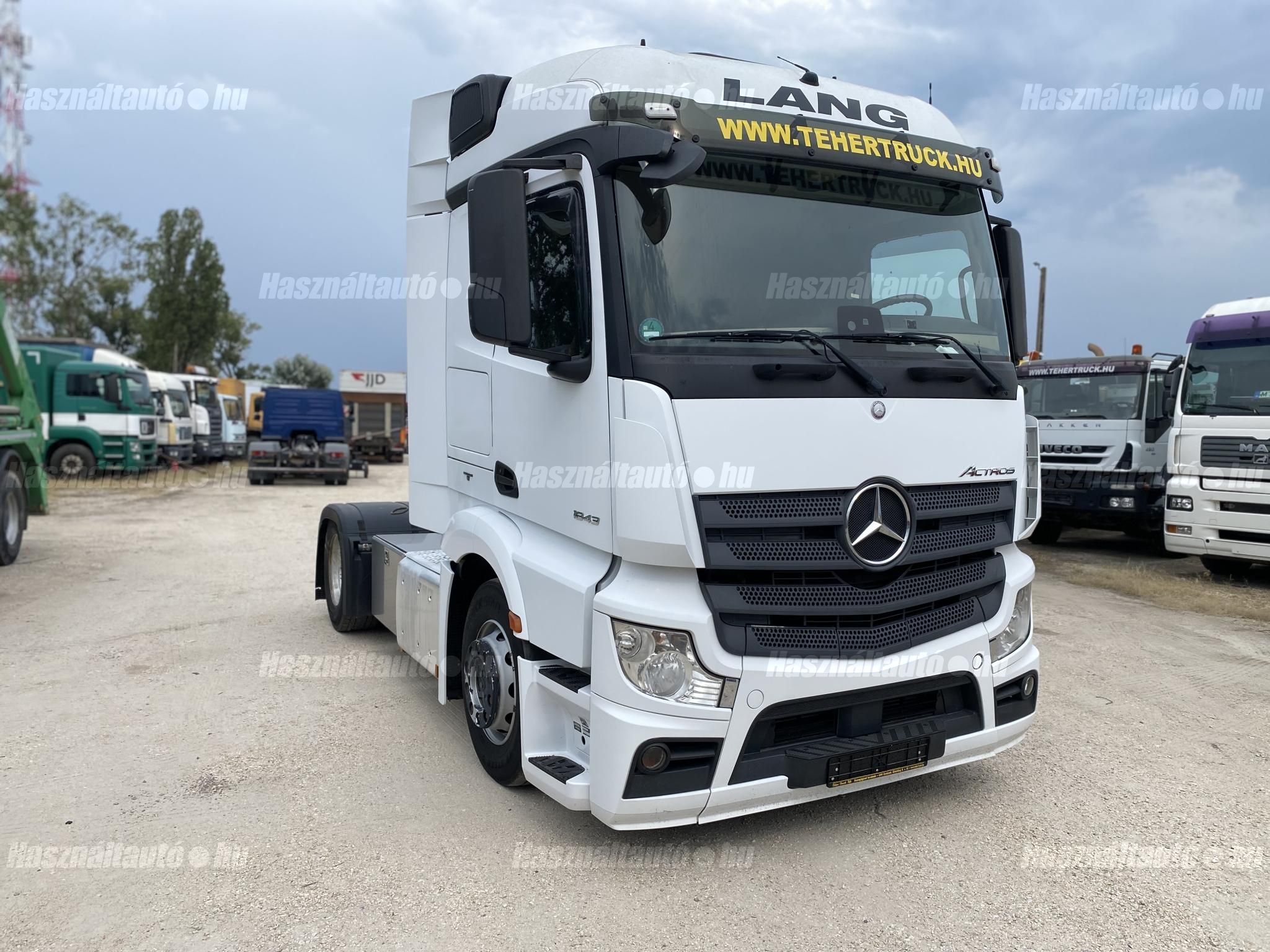 MERCEDES-BENZ 2015/2 - 1
