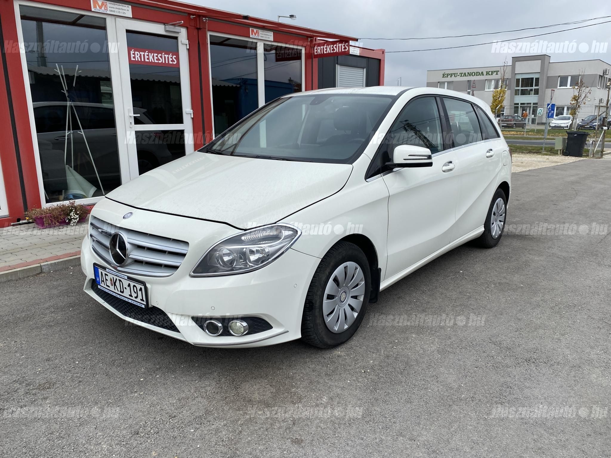 MERCEDES-BENZ B 180 2013 - 1