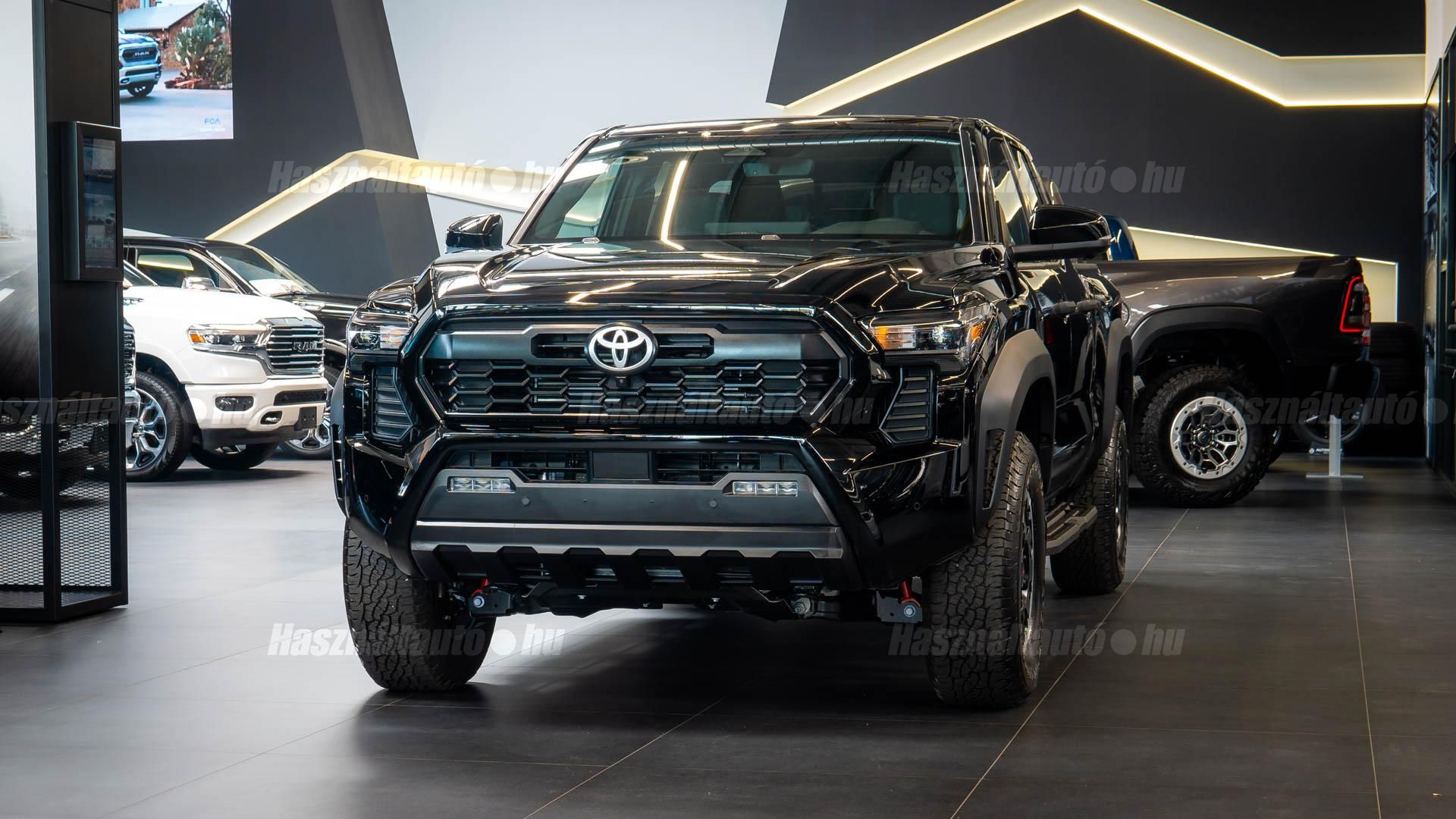 TOYOTA TACOMA 2024 - 1