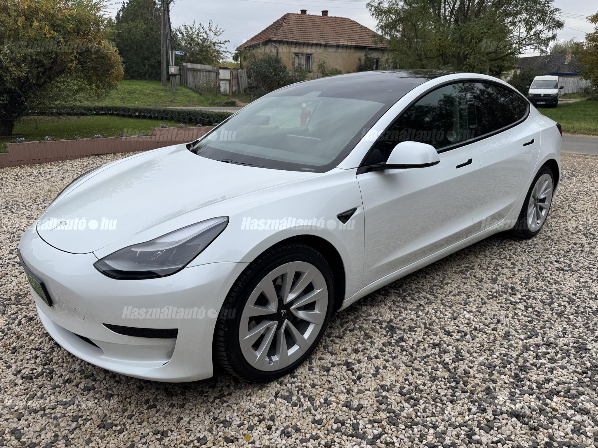 TESLA MODEL 3 2021/4 - 1
