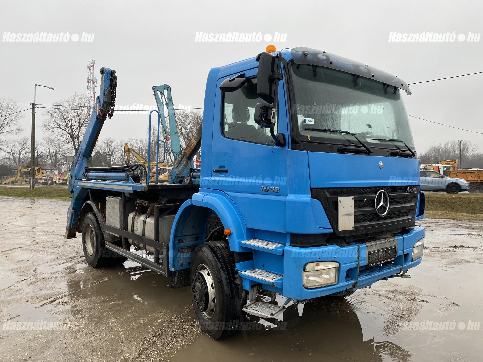 MERCEDES-BENZ 2005 - 1