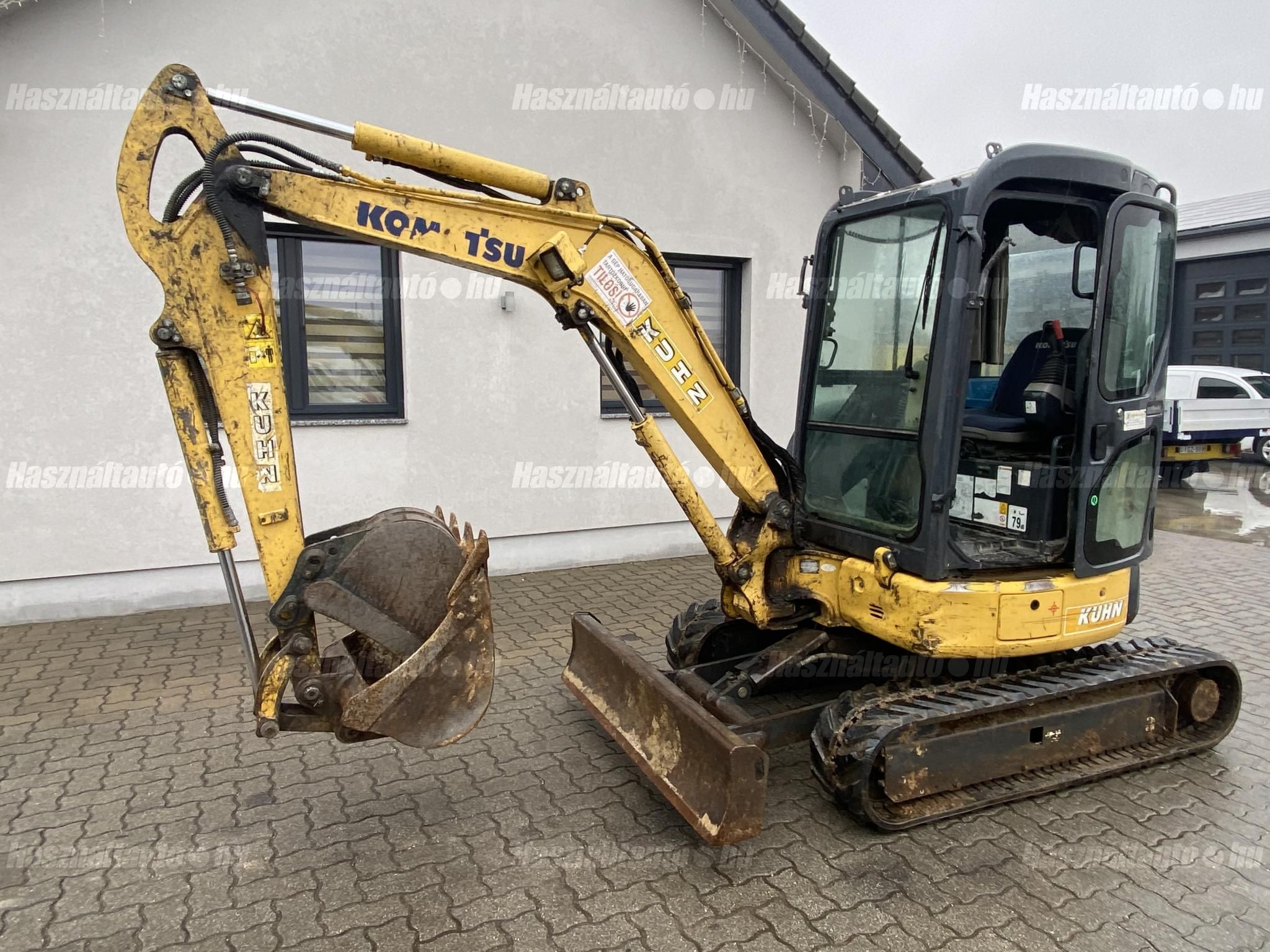 KOMATSU 2011/2 - 1