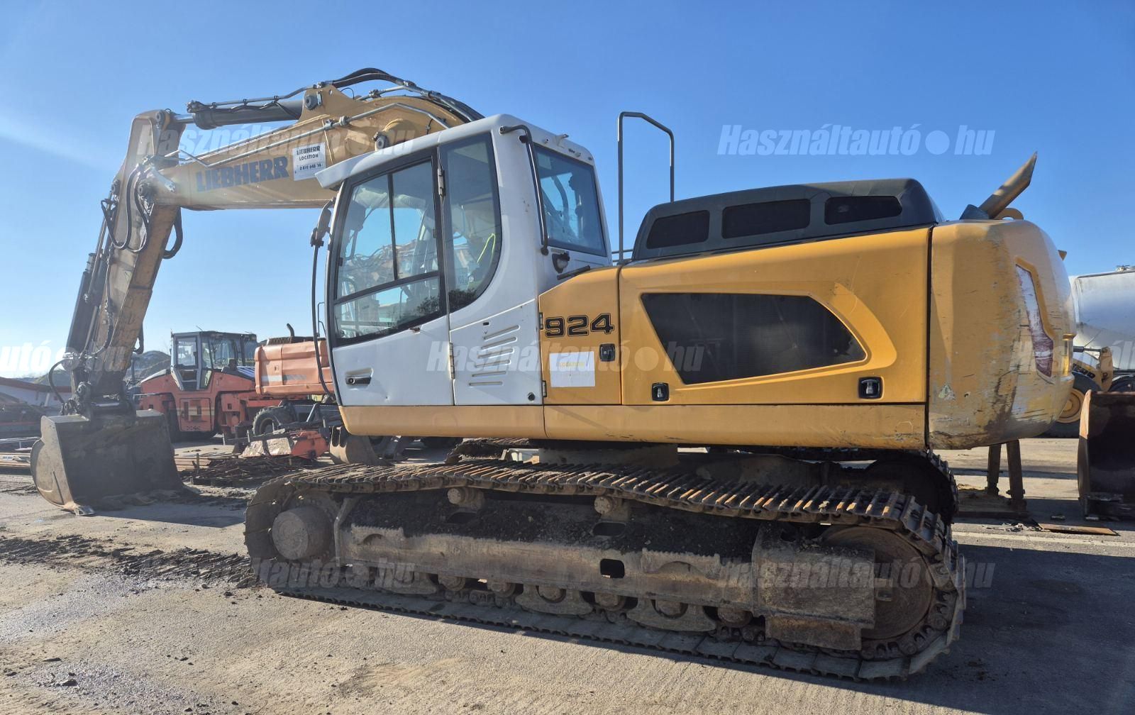 LIEBHERR 2013/4 - 1