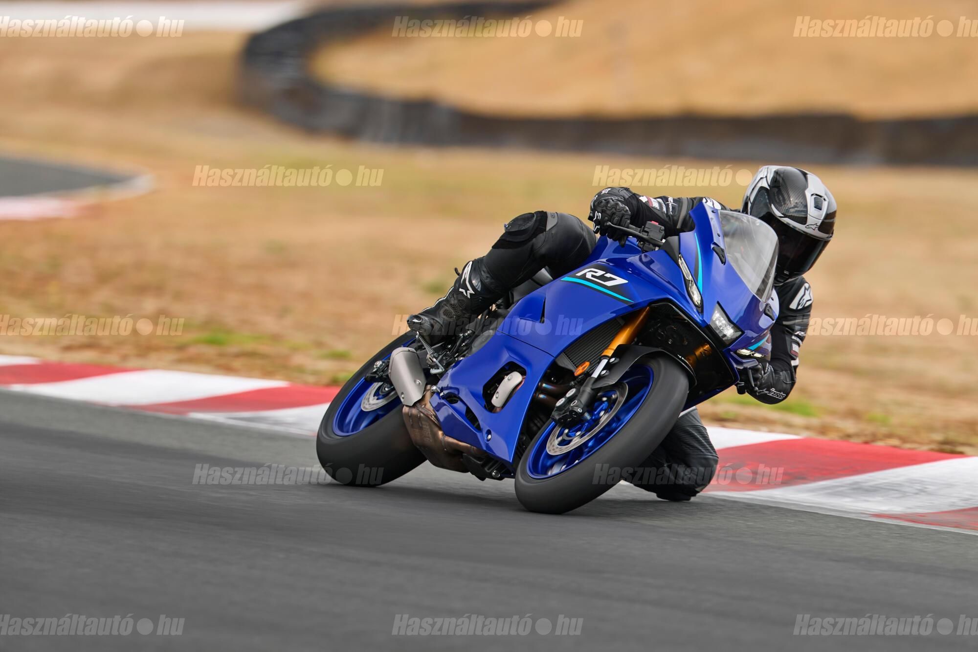YAMAHA YZF R7 2025 - 1