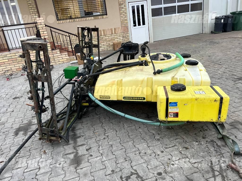 JOHN DEERE 2011 - 1