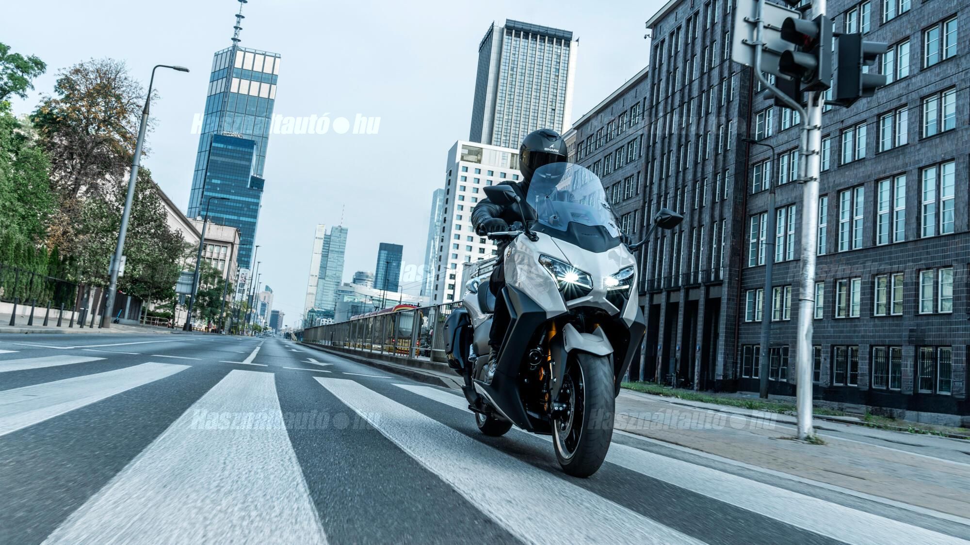 YAMAHA TMAX 2025 - 1