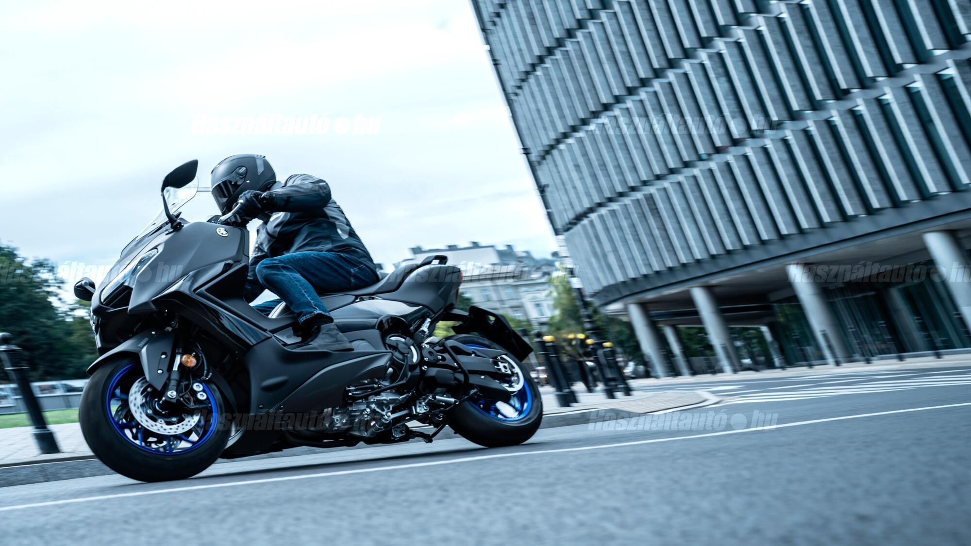 YAMAHA TMAX 2025 - 1
