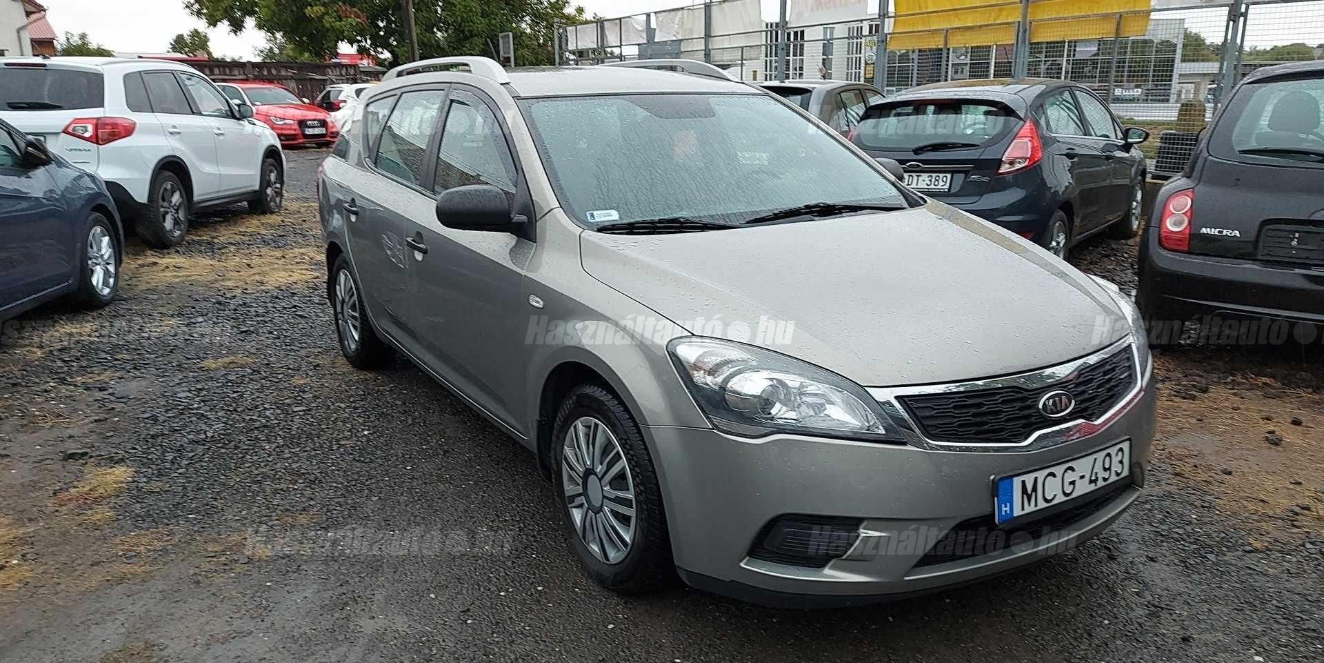 KIA CEE'D 2012/7 - 1