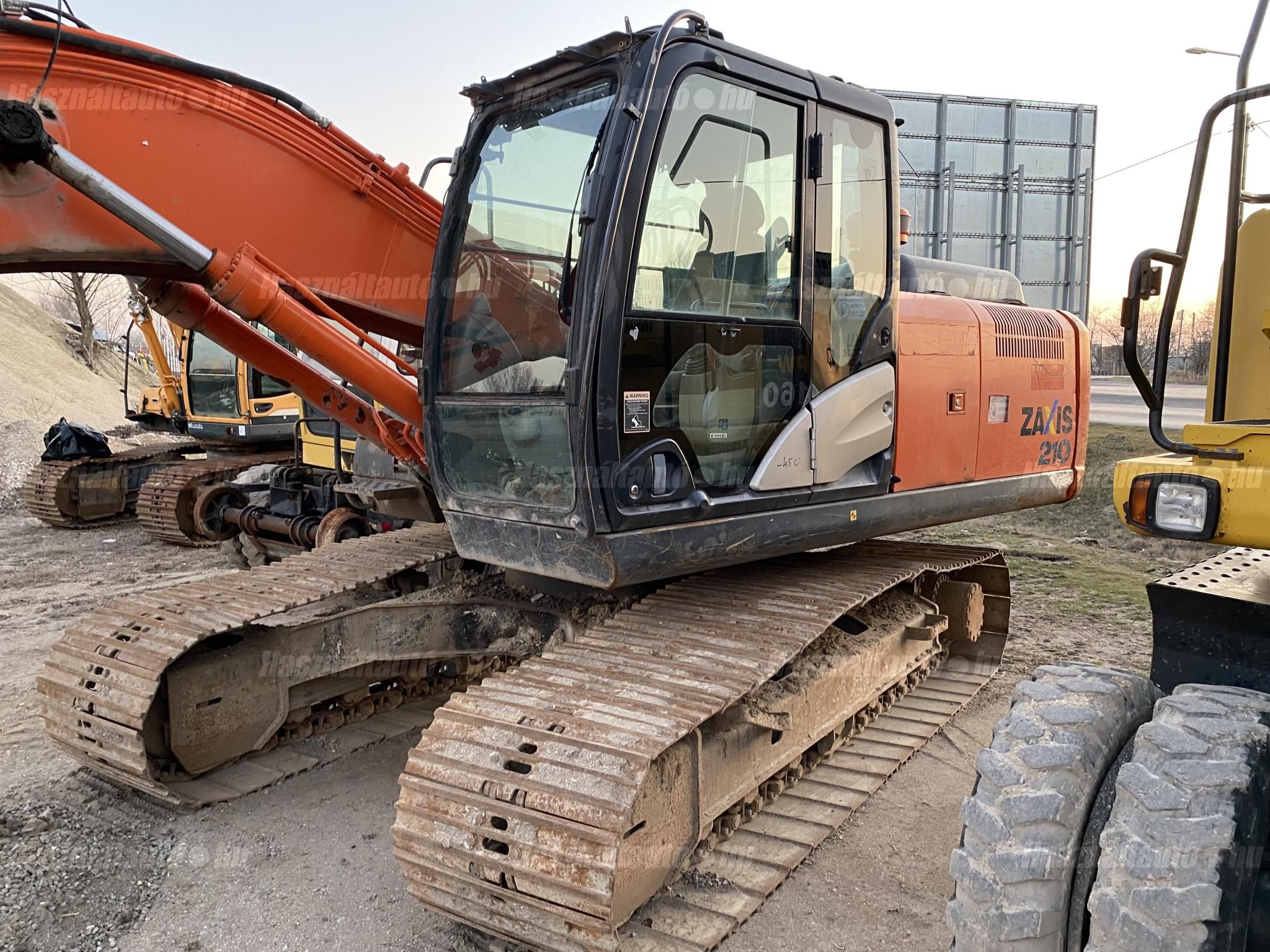 HITACHI 2015 - 1