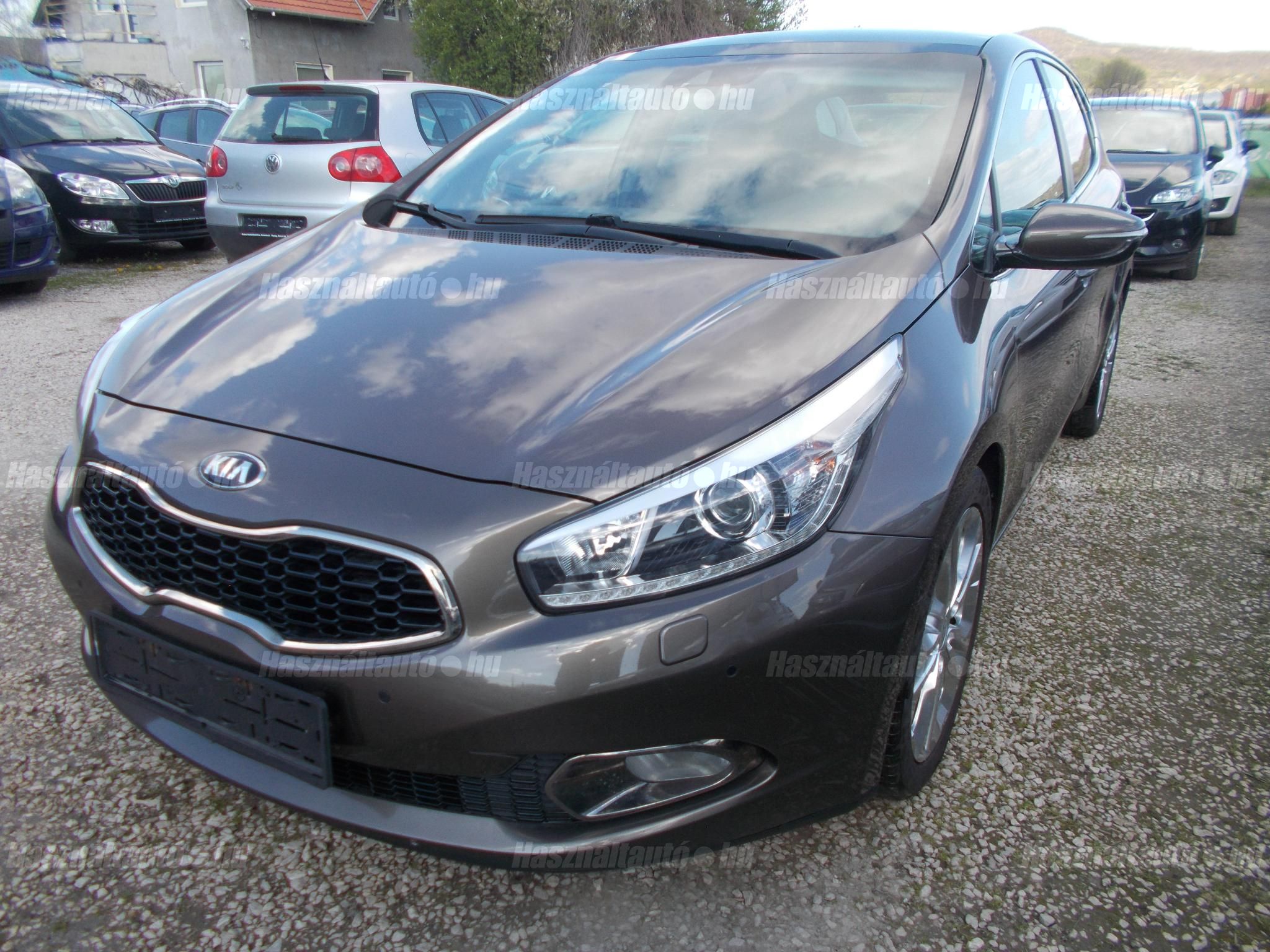 KIA CEE'D 2012/5 - 1