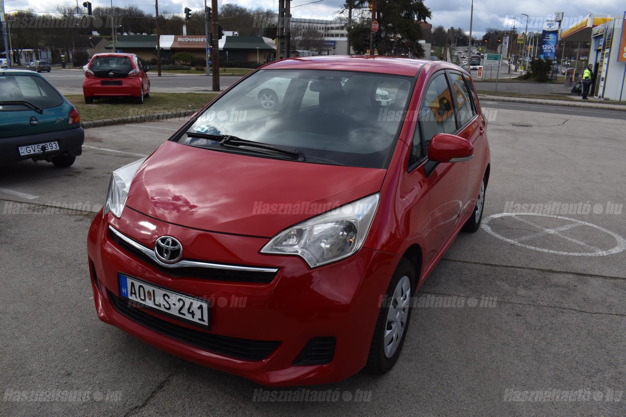 TOYOTA VERSO-S 2011/12 - 1