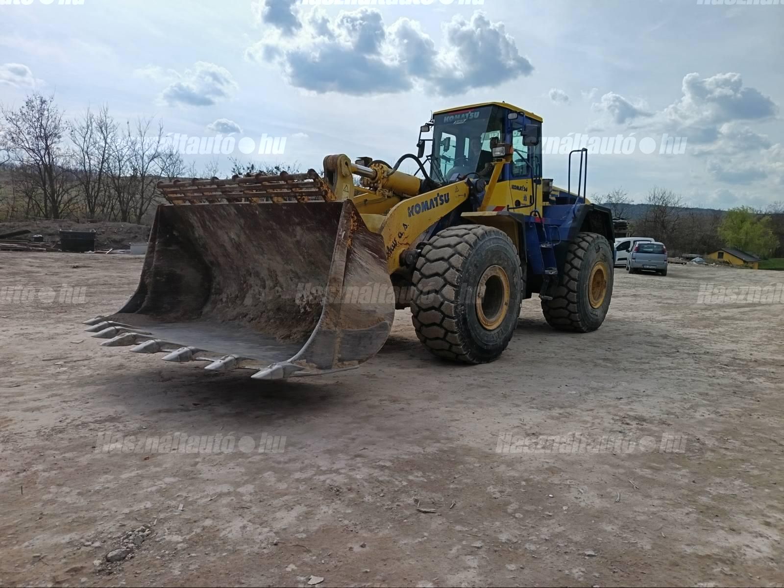 KOMATSU 2004 - 1