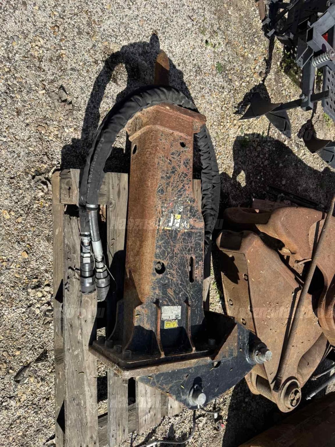 CATERPILLAR 2018 - 1