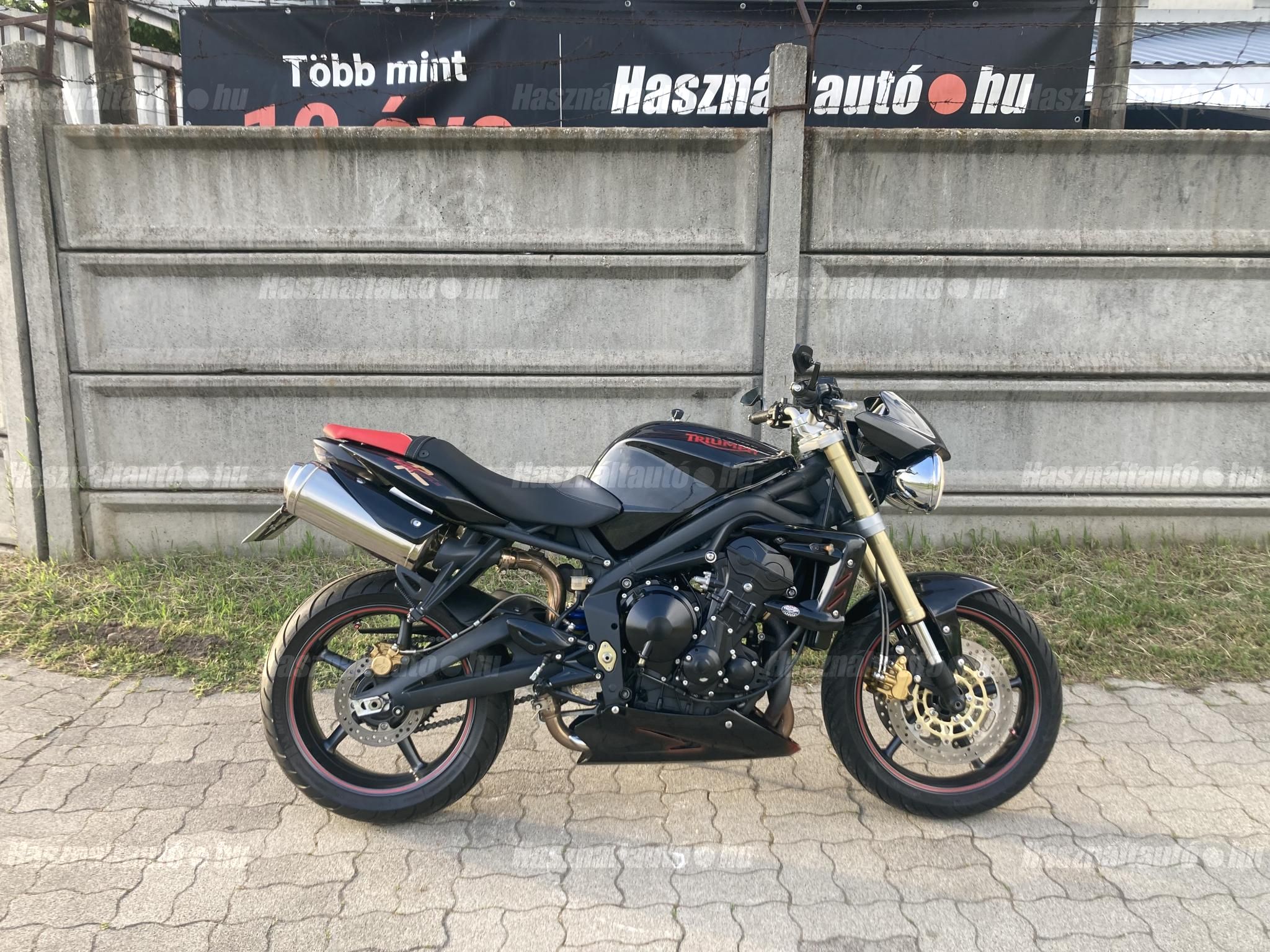 TRIUMPH STREET TRIPLE 675 R 2010 - 1