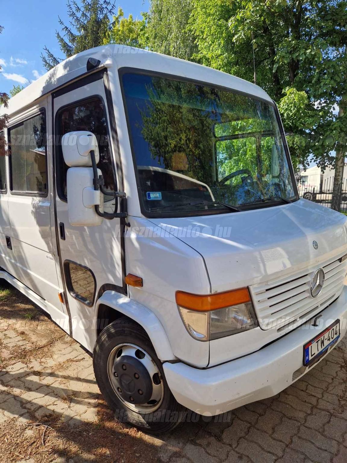 MERCEDES-BENZ 2010 - 1