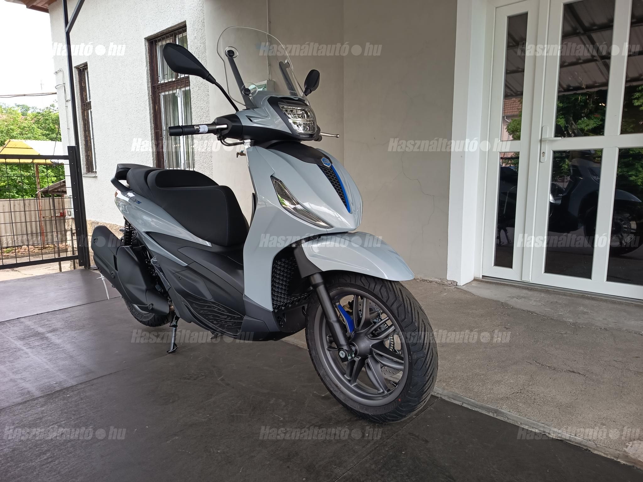 PIAGGIO BEVERLY 400 2025 - 1