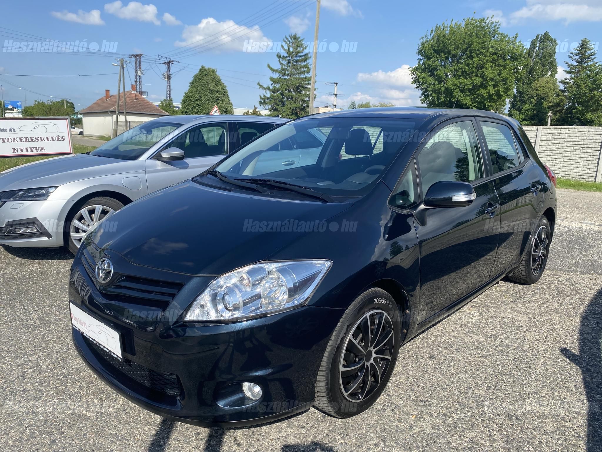 TOYOTA AURIS 2012/11 - 1