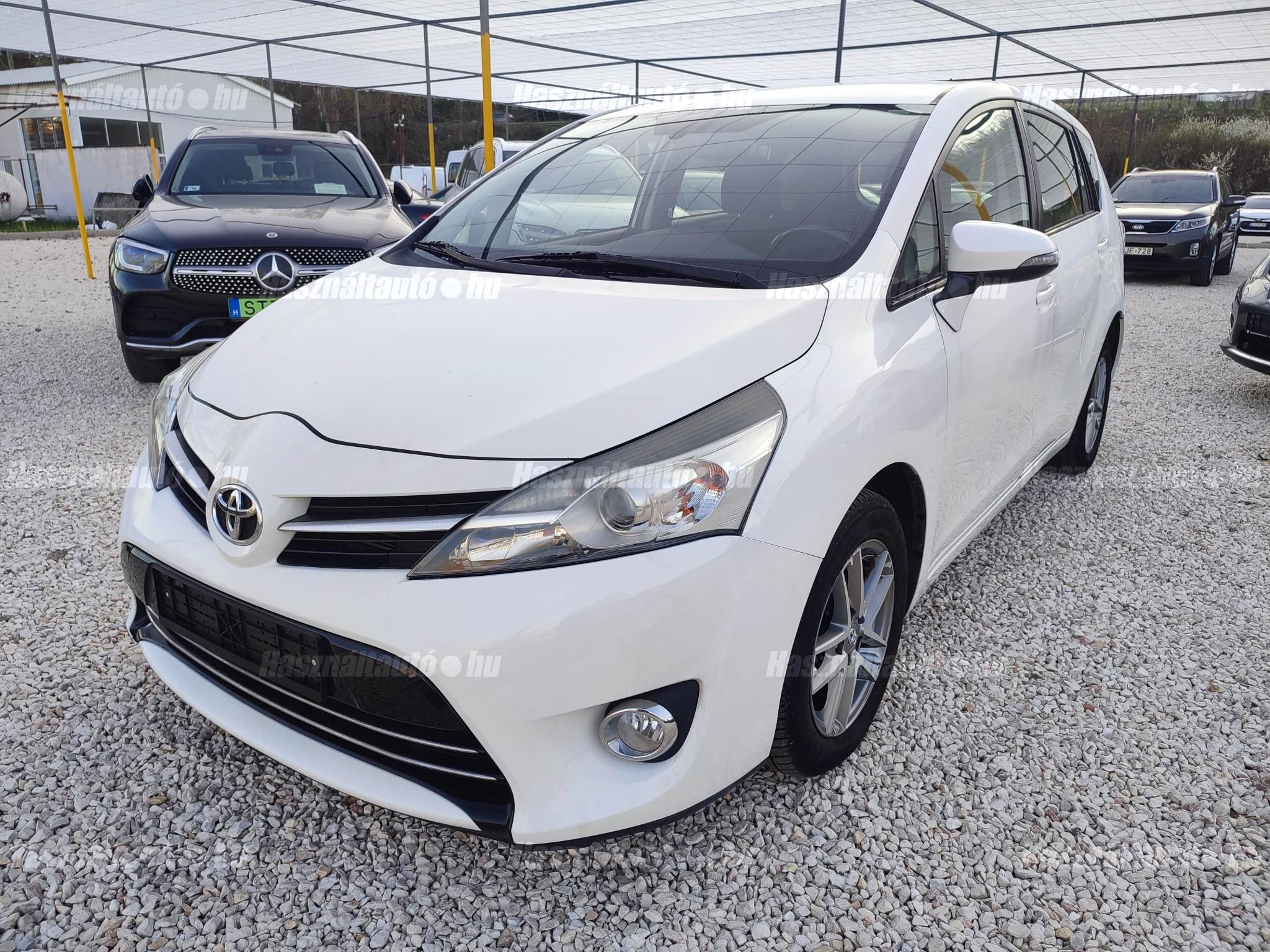 TOYOTA VERSO 2015/6 - 1