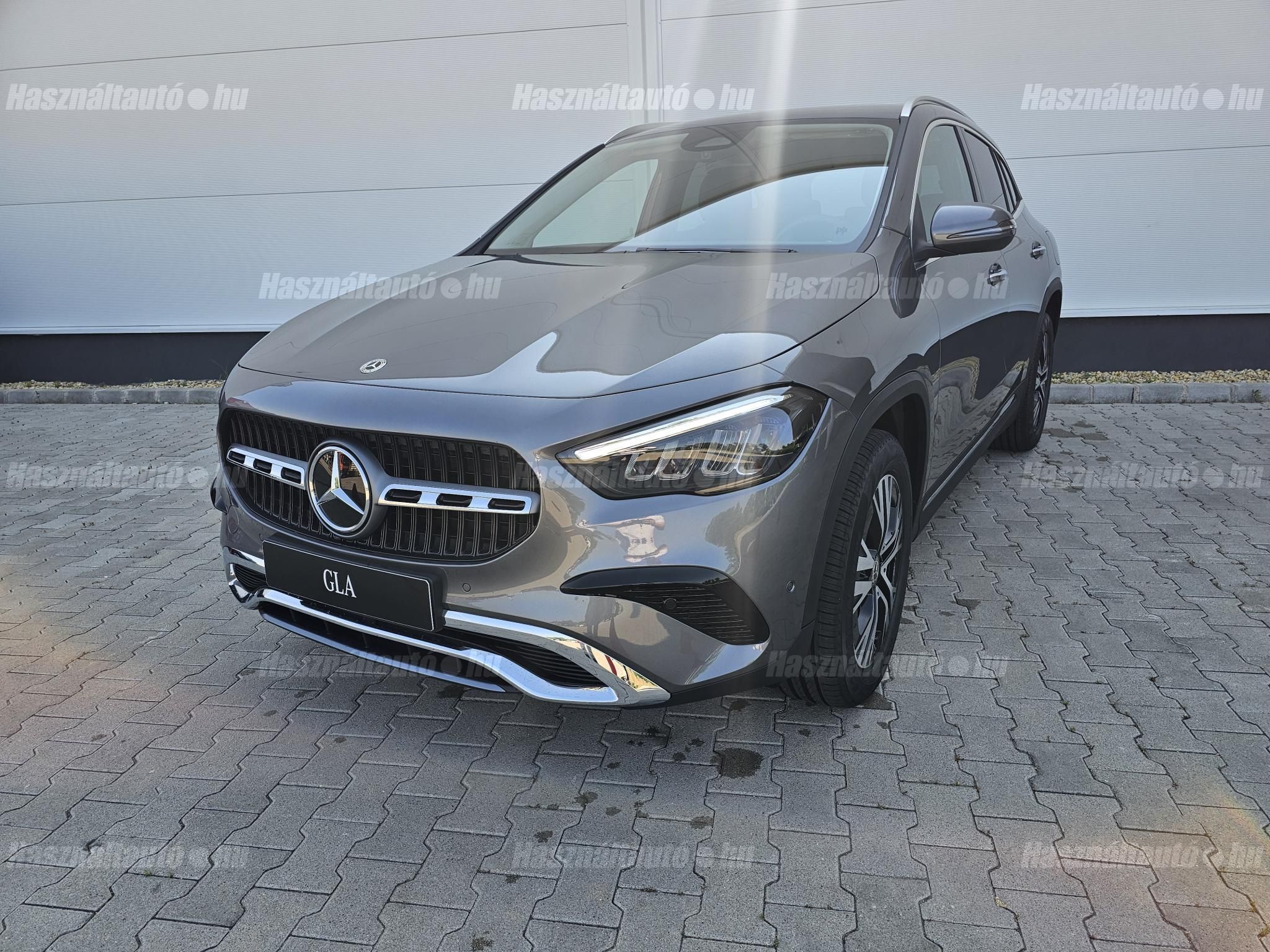 MERCEDES-BENZ GLA 180 2025 - 1