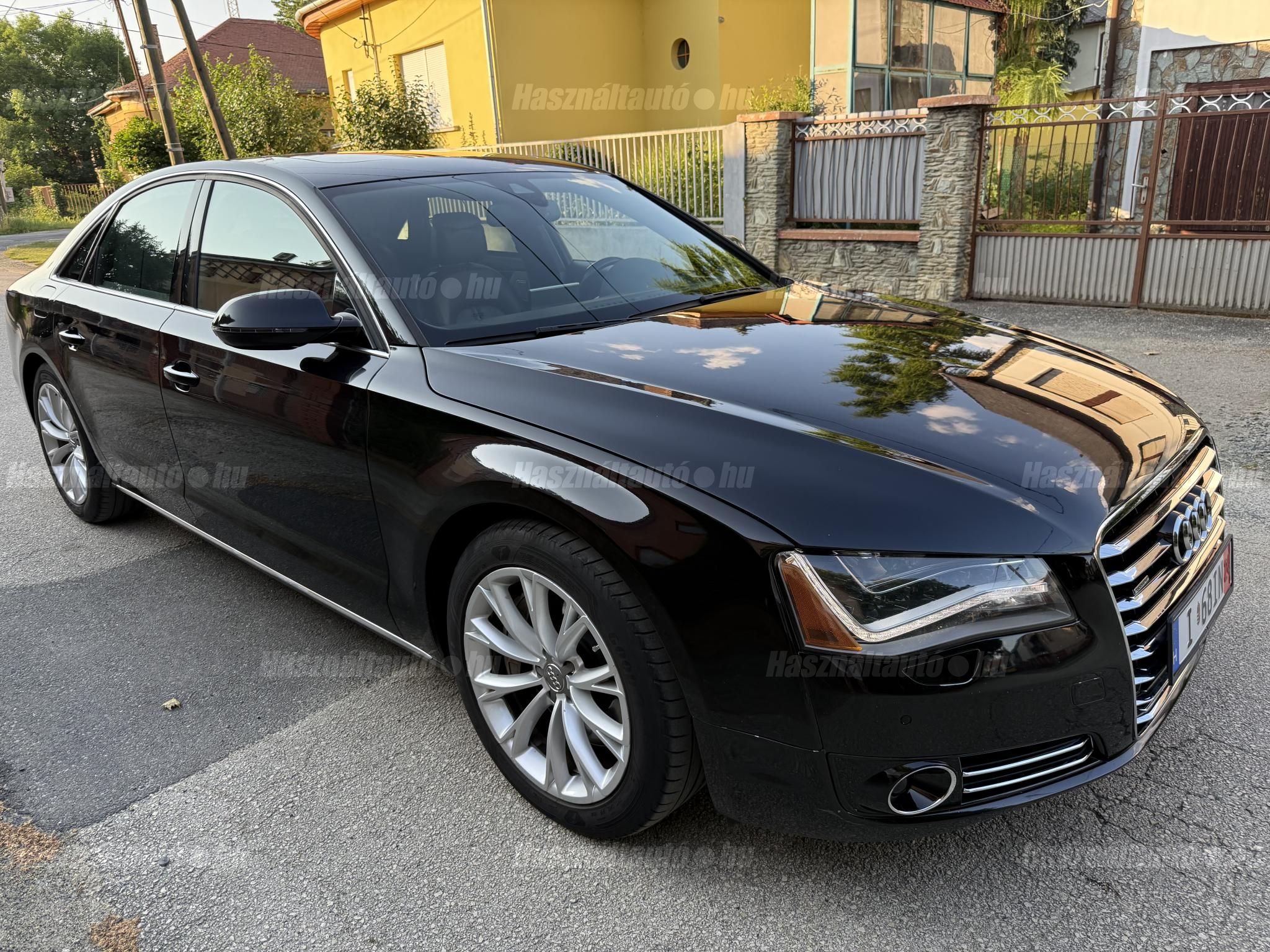 AUDI A8 2011/12 - 1