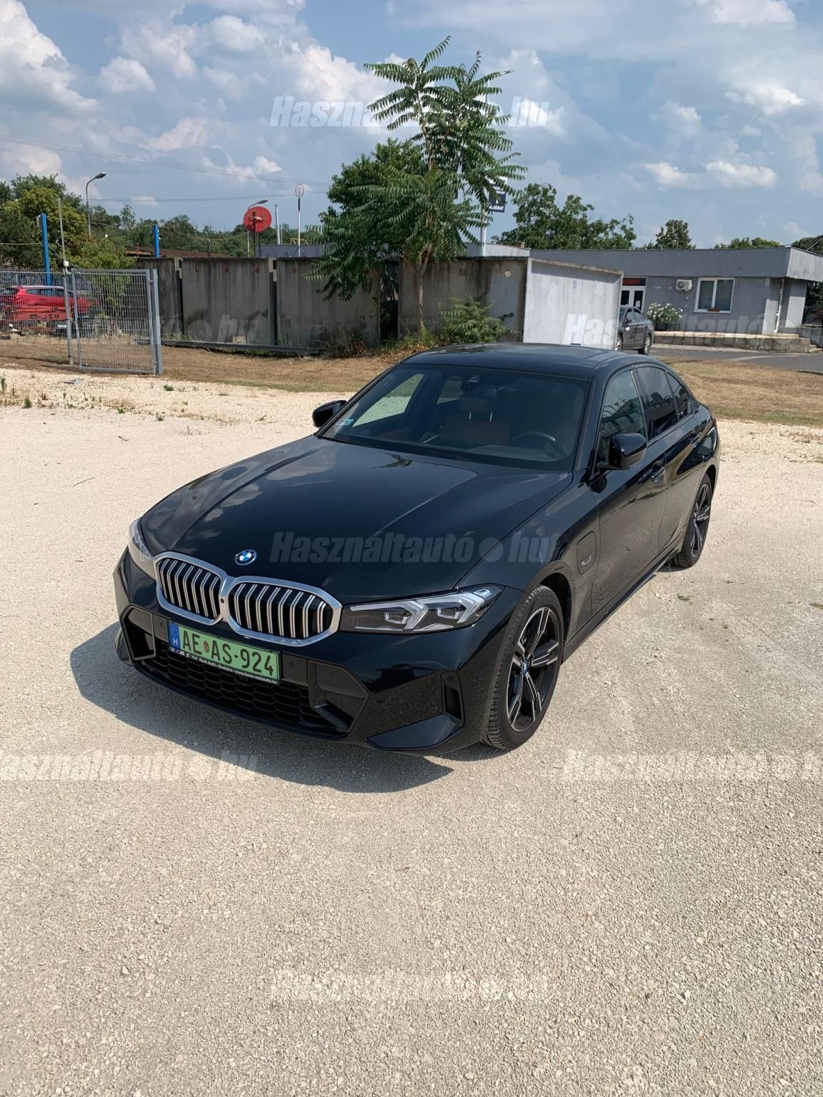 BMW 330 2023 - 1