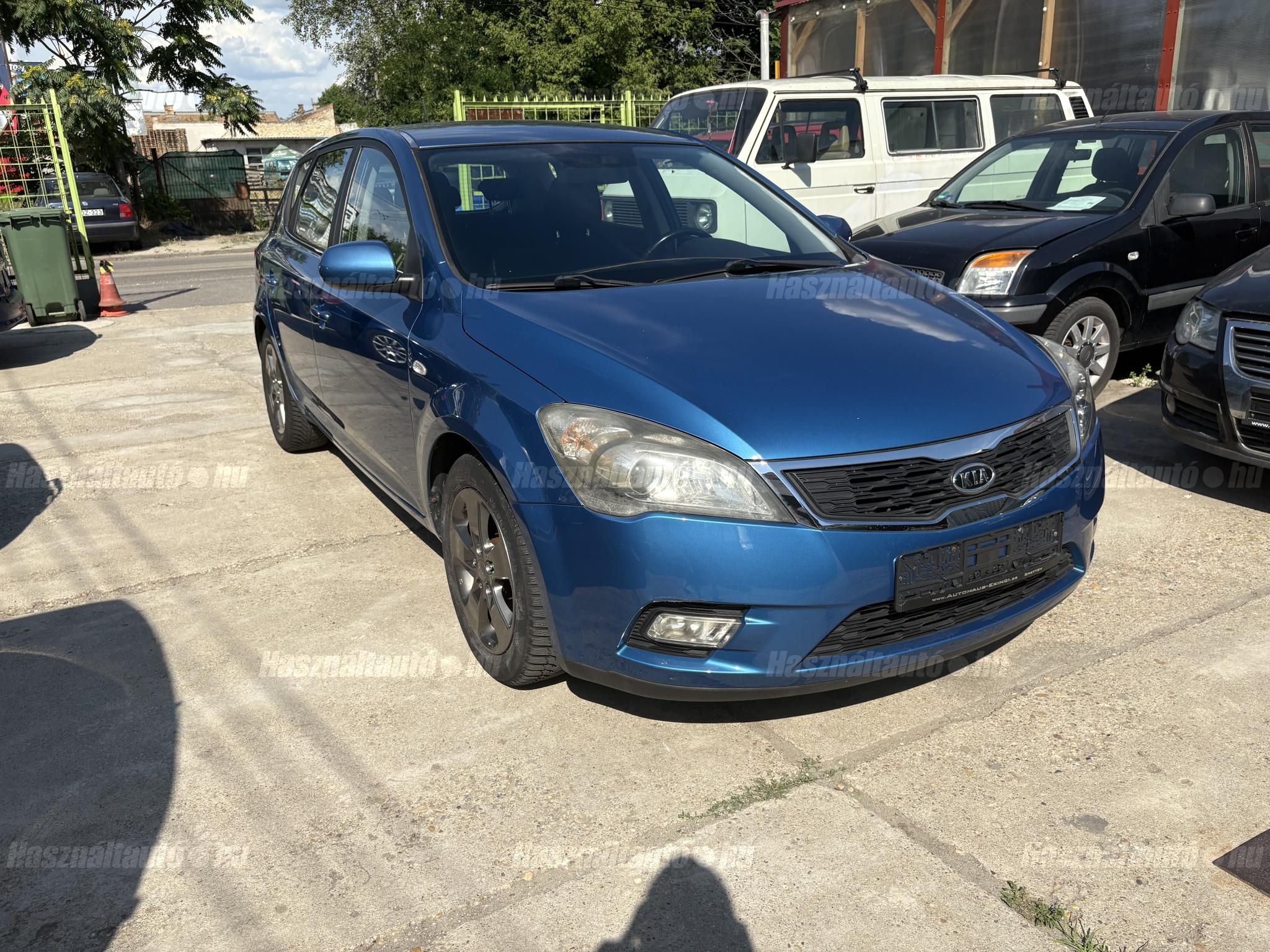KIA CEE'D 2010/8 - 1