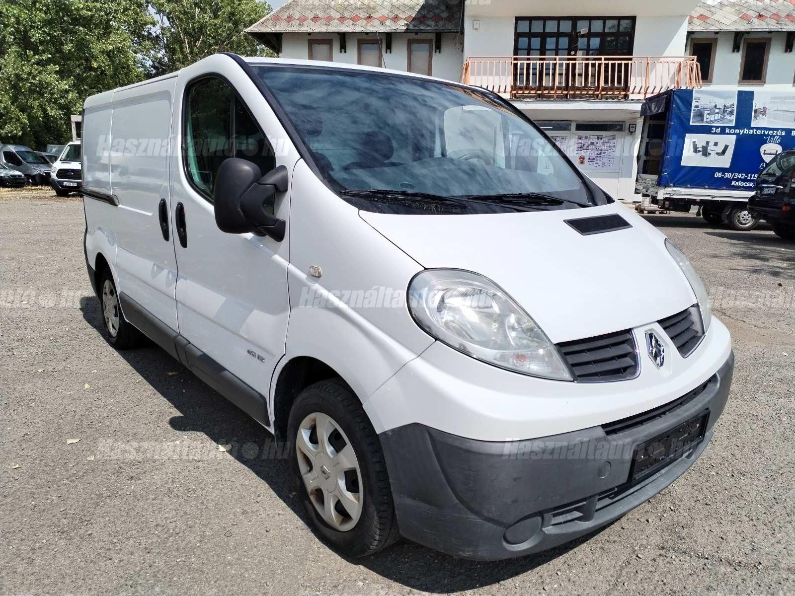 RENAULT TRAFIC 2013/9 - 1