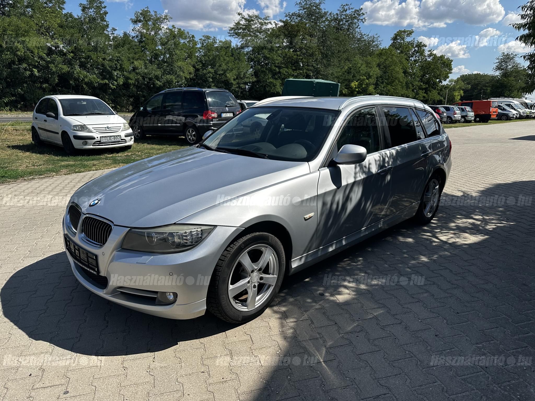 BMW 320 2011/8 - 1