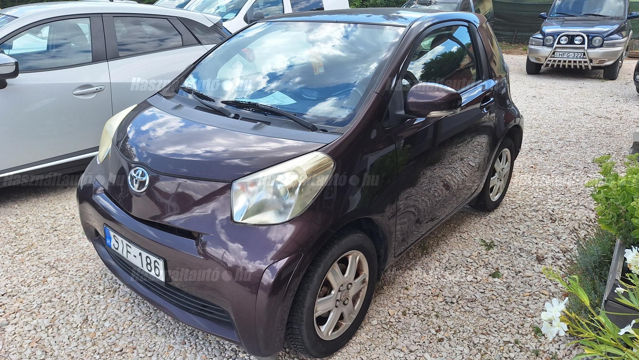 TOYOTA IQ 2009/10 - 1