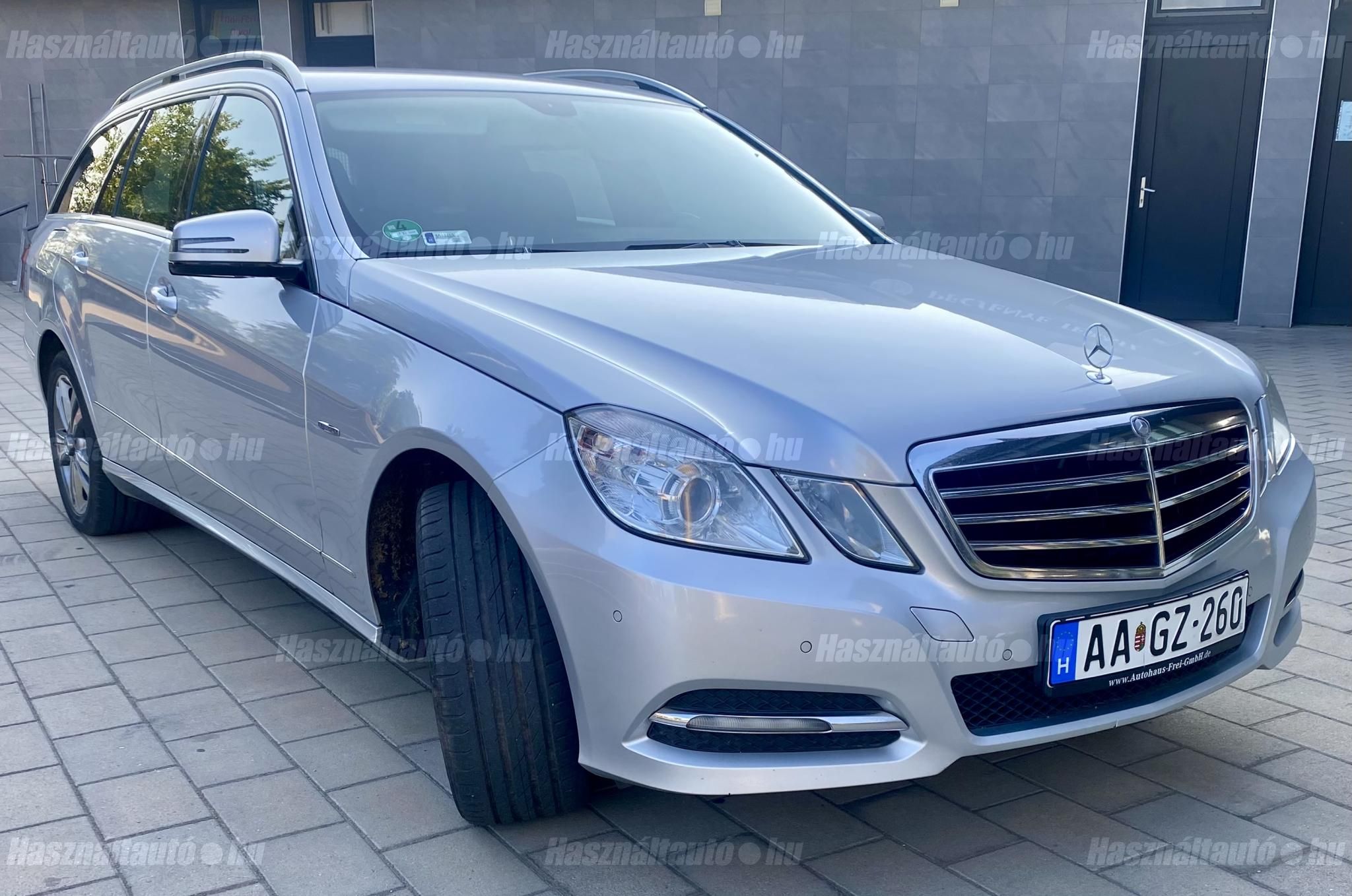 MERCEDES-BENZ E-OSZTÁLY 2012/4 - 1