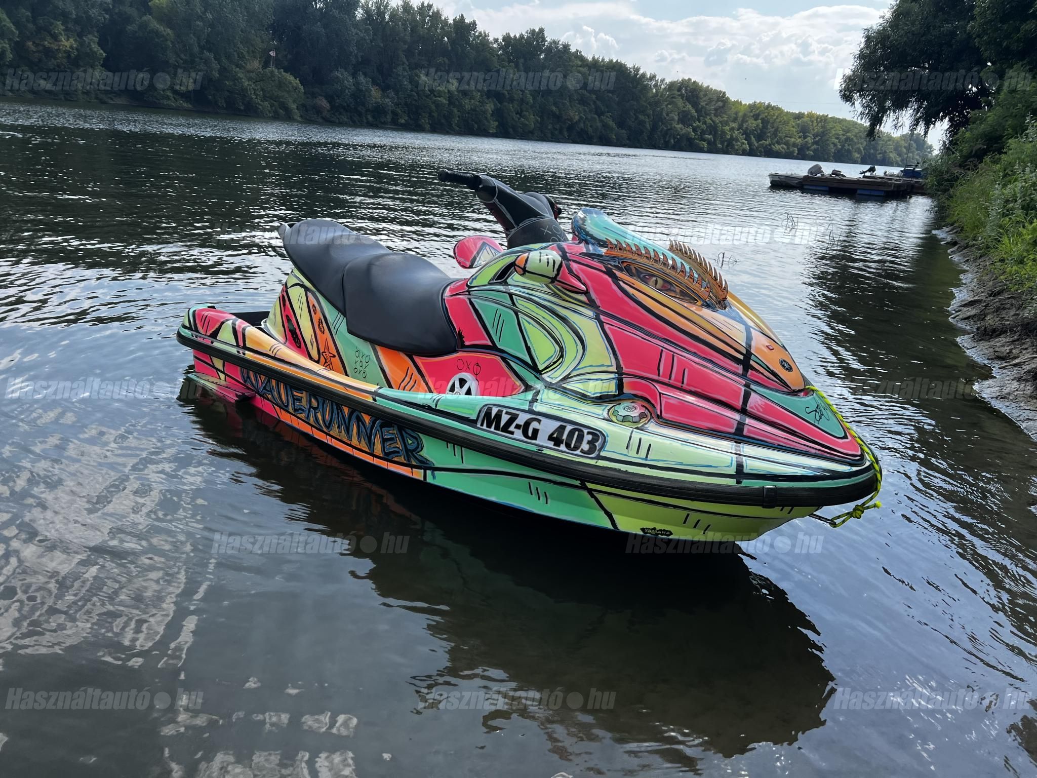 YAMAHA 2002 - 1