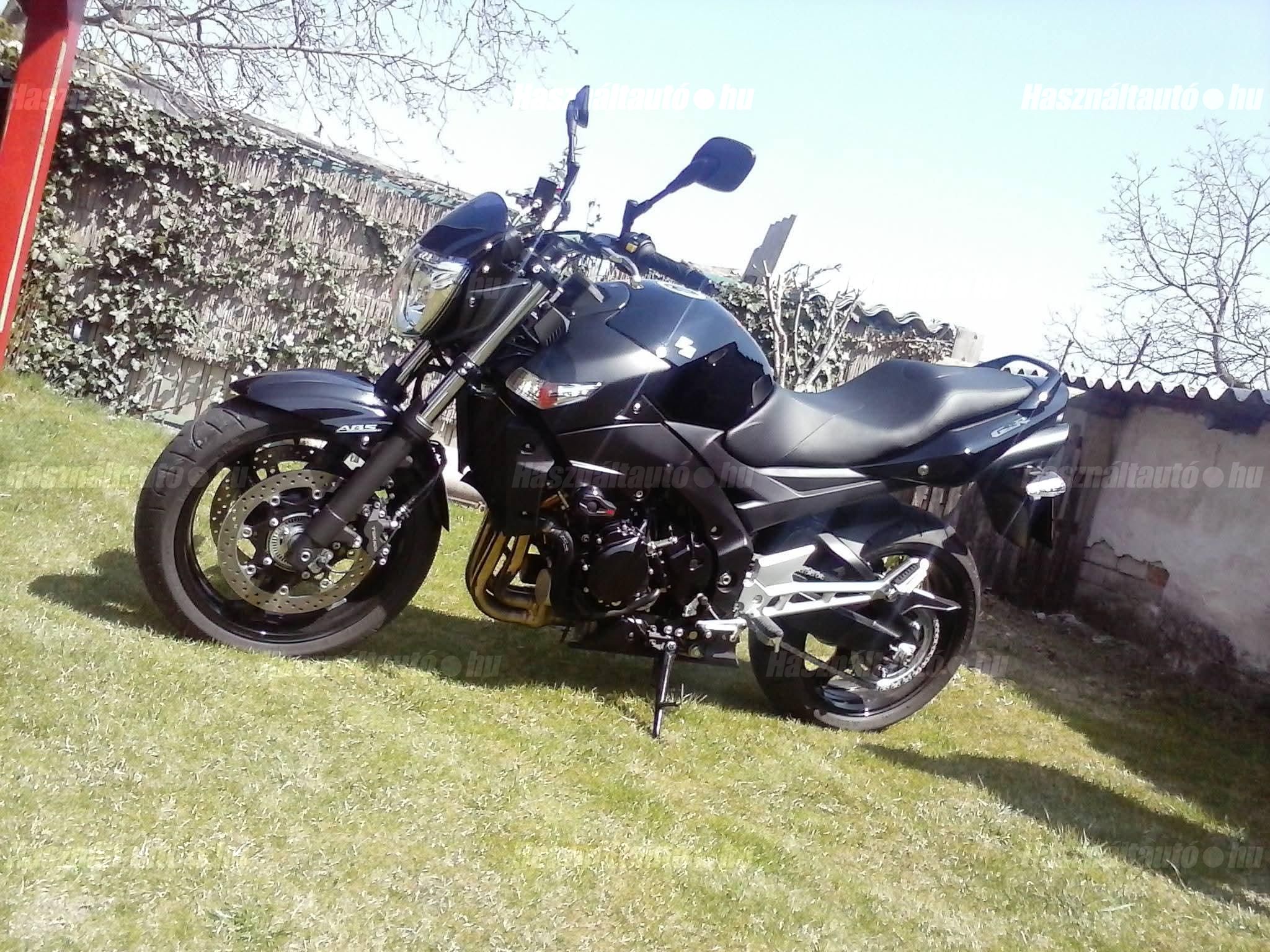 SUZUKI GSR 600 2009/10 - 1