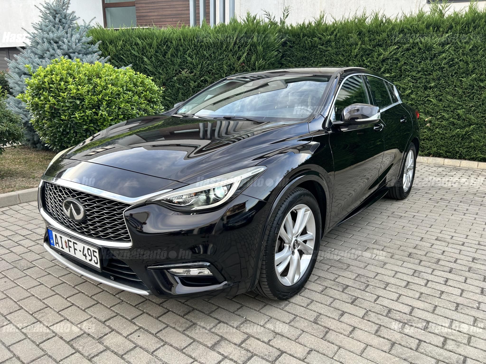 INFINITI Q30 2017/1 - 1