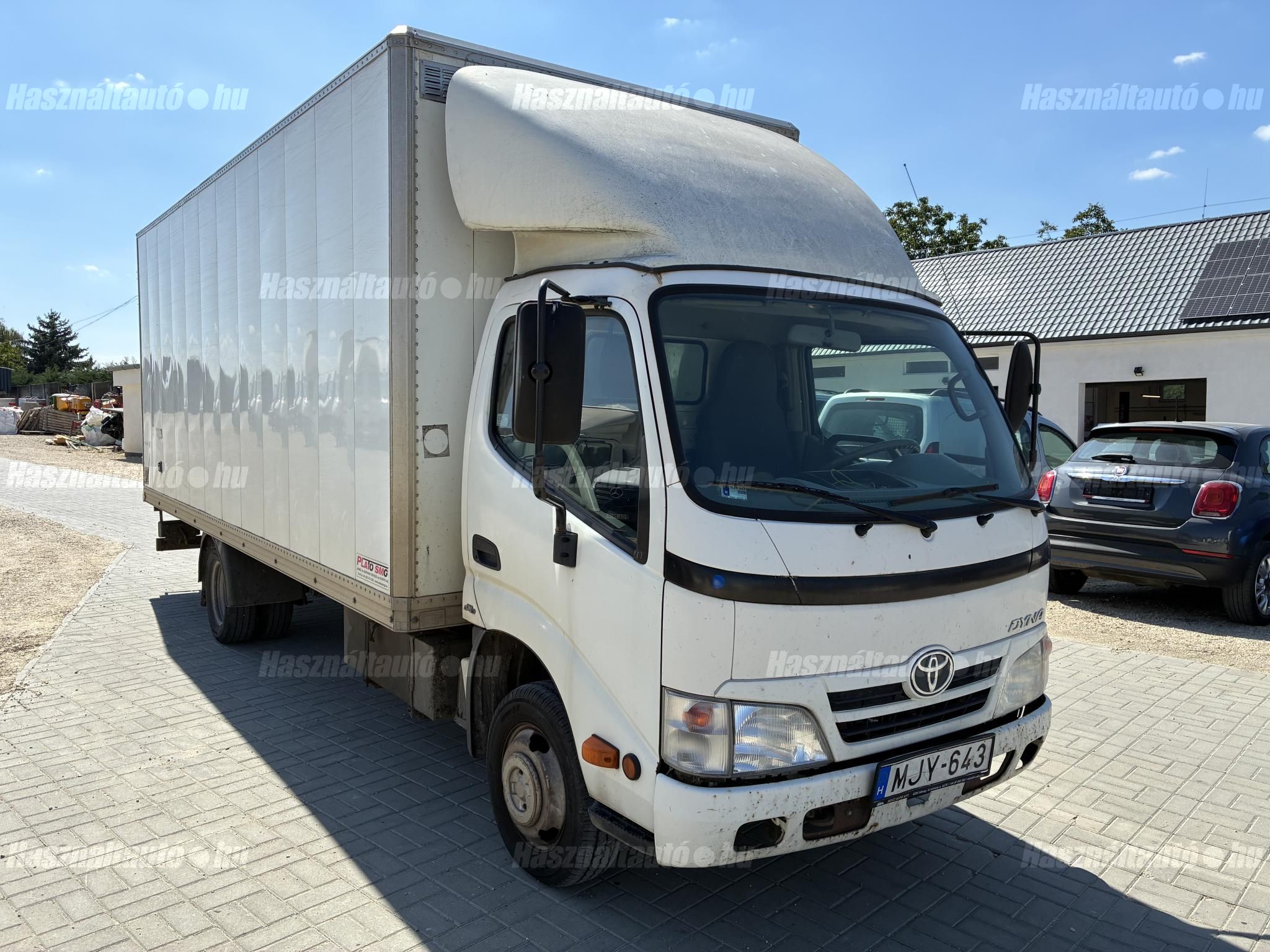 TOYOTA DYNA 2013/6 - 1