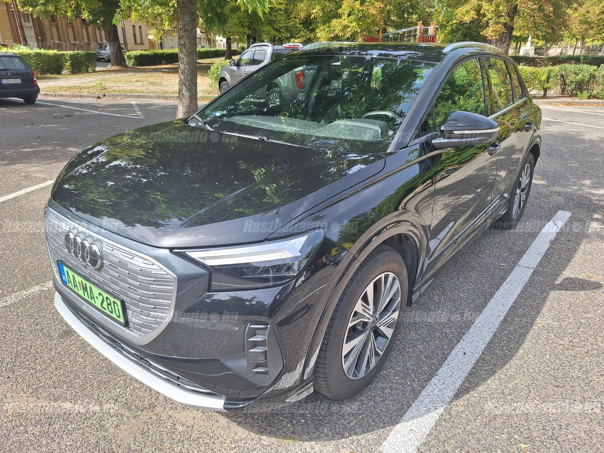 AUDI Q4 2023/3 - 1