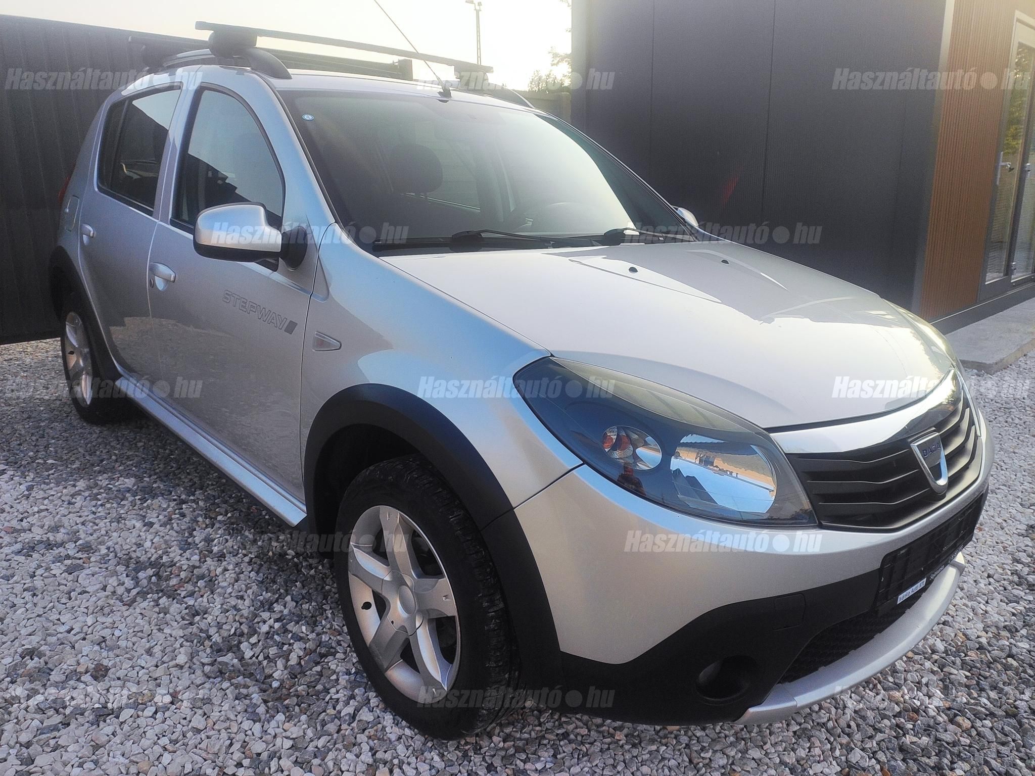DACIA SANDERO 2012/4 - 1