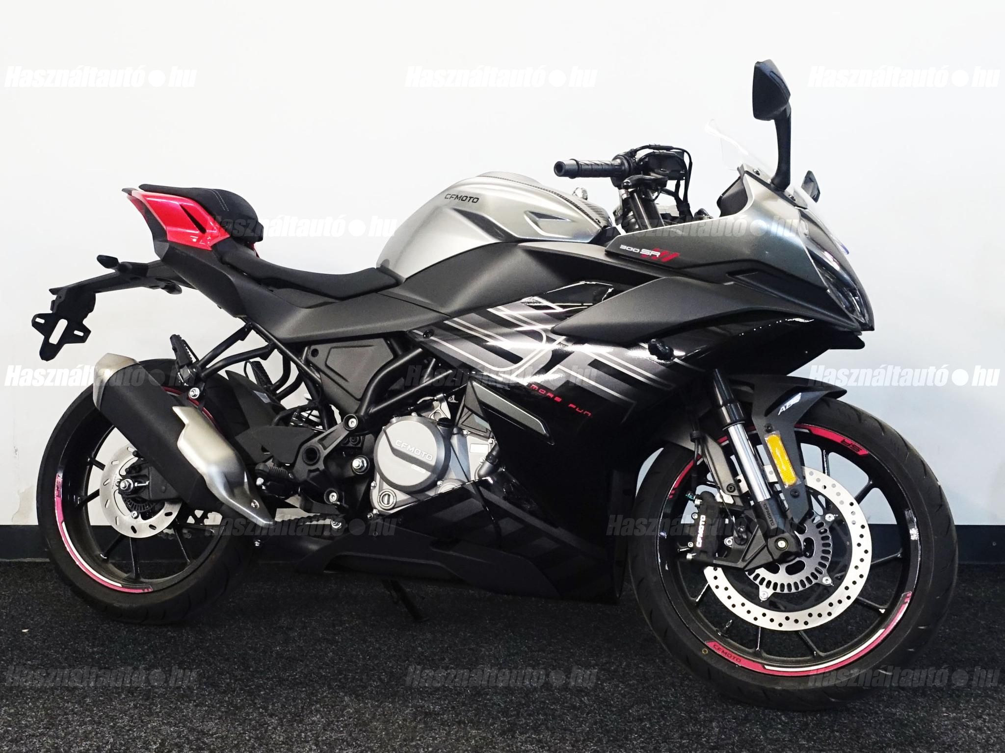 CFMOTO 300 SR