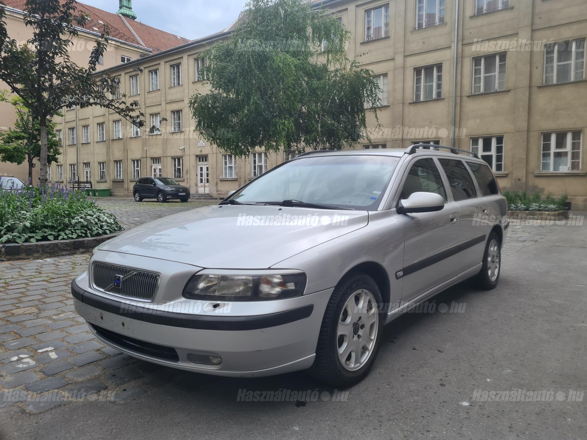 VOLVO V70 2001/8 - 1
