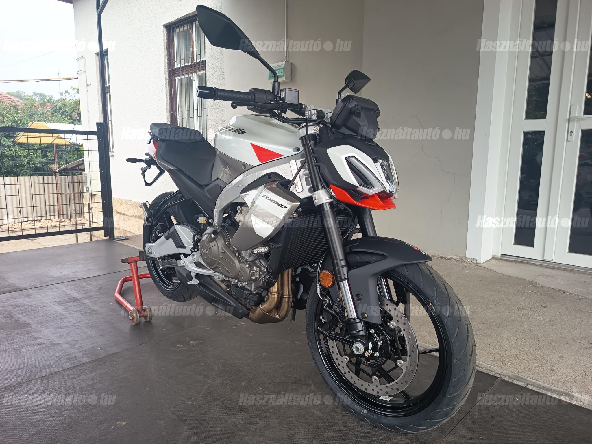 APRILIA TUONO 2025 - 1