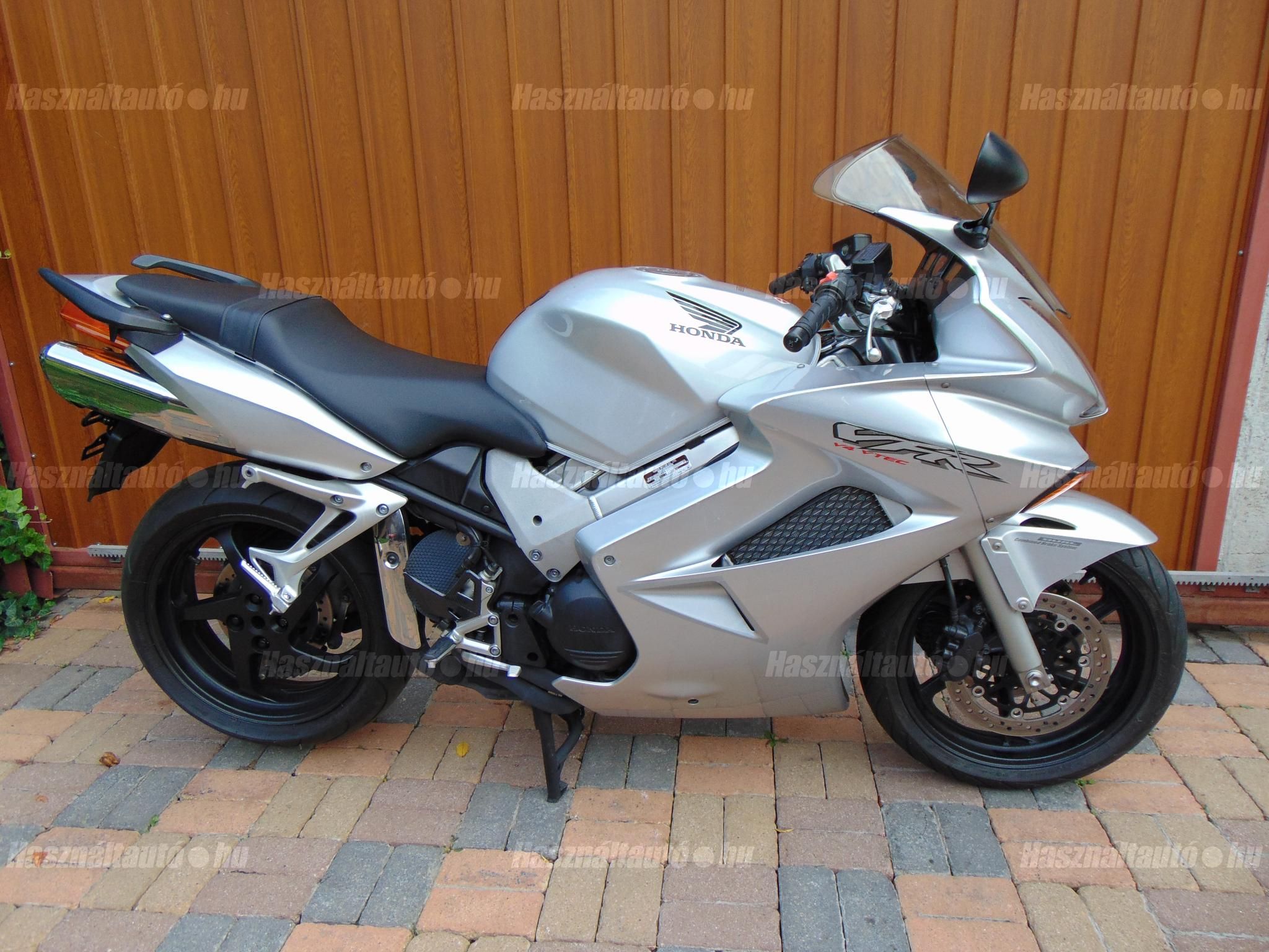 HONDA VFR 800 2002/1 - 1