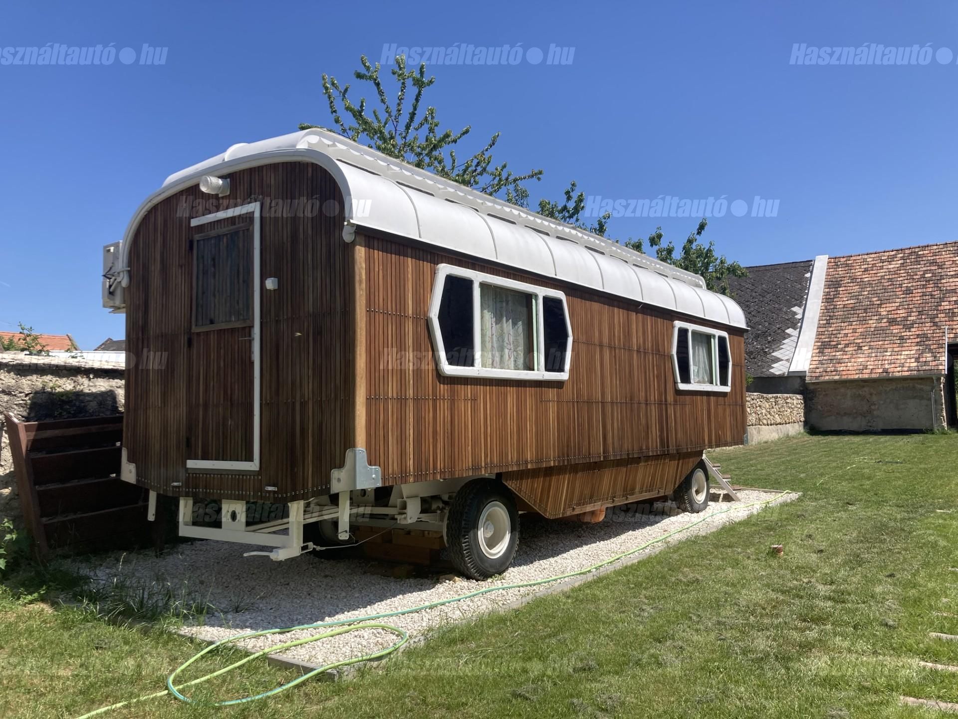 CARAVAN 1945 - 1