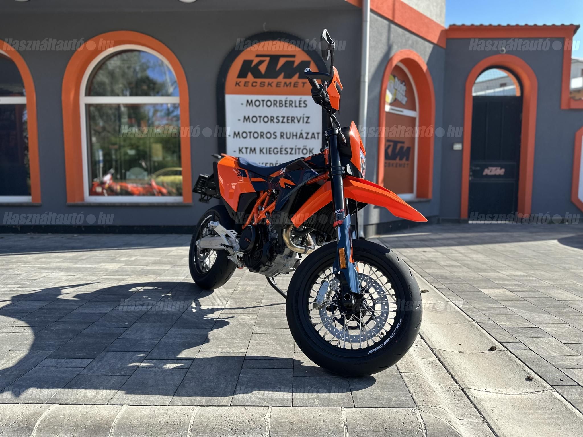 KTM 690 SMC 2025 - 1