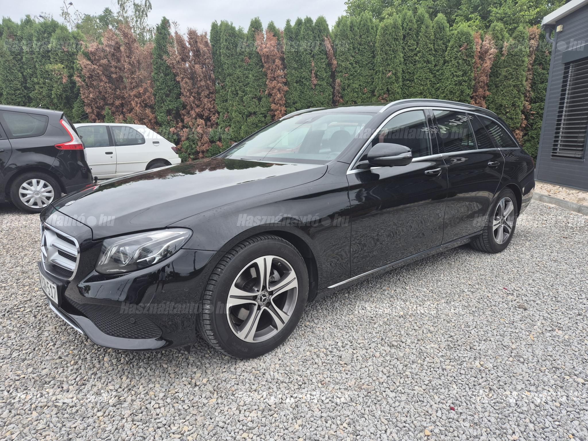 MERCEDES-BENZ E 220 2018/5 - 1