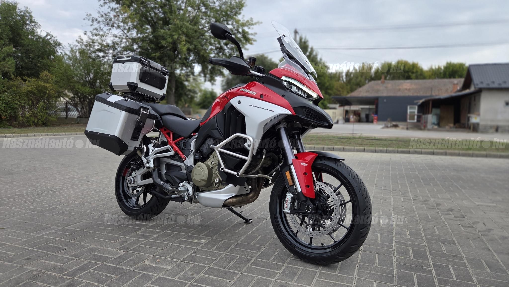 Gyári Ducati túradobozok