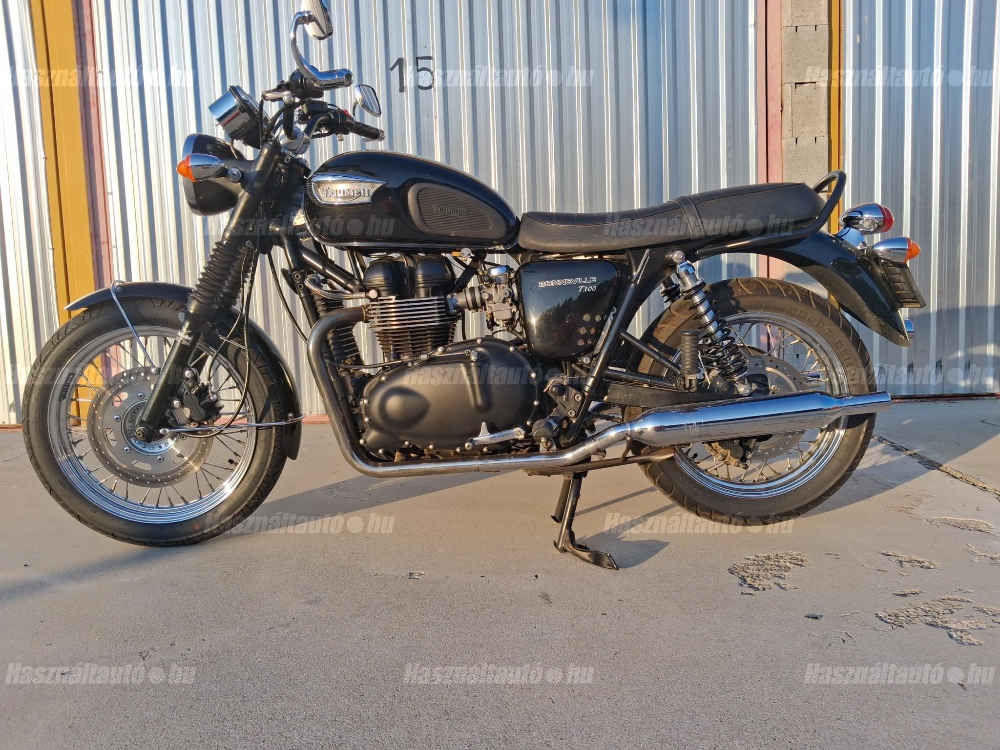TRIUMPH BONNEVILLE 2004 - 1
