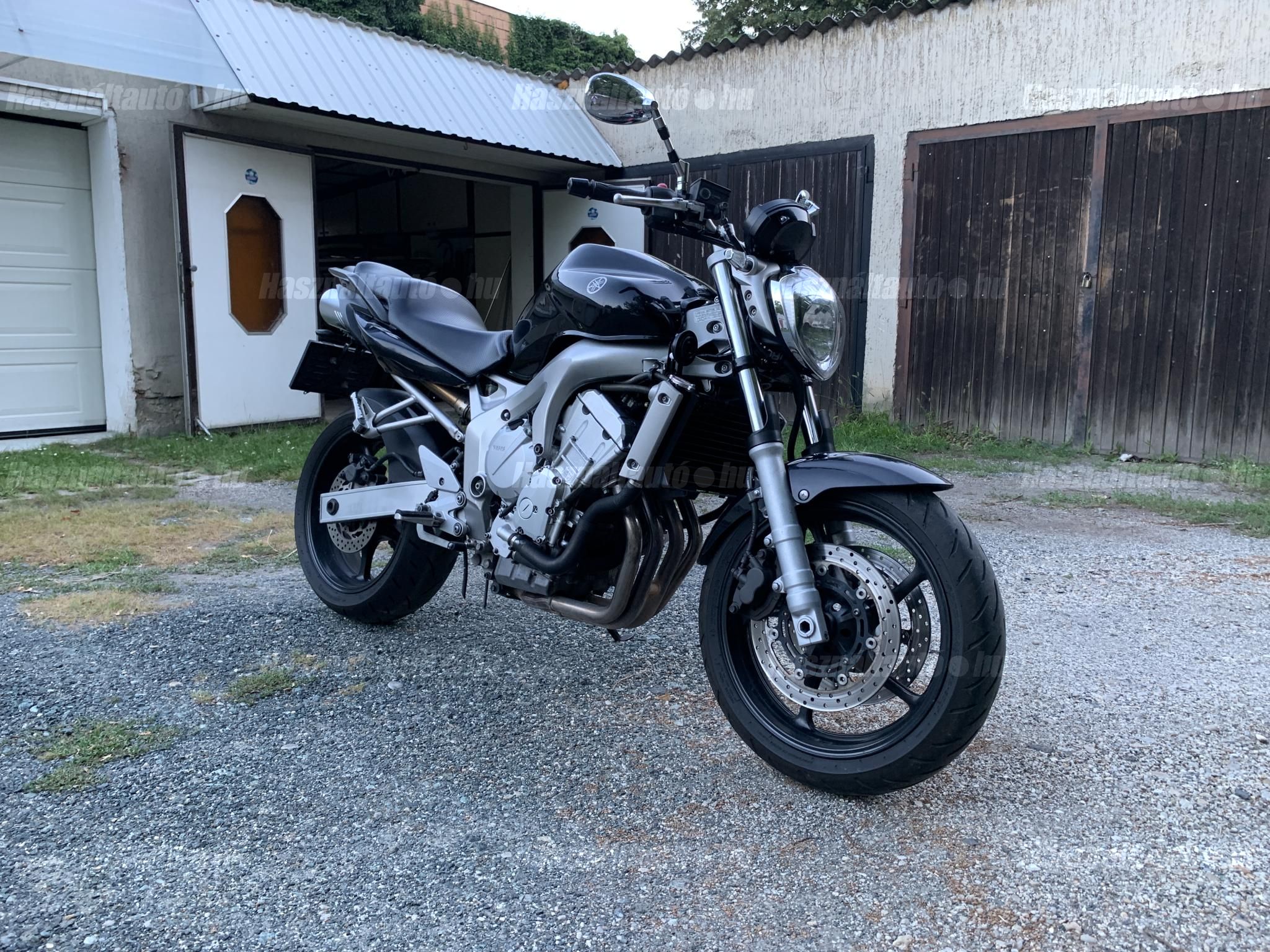 YAMAHA FZ6-N 2004/6 - 1