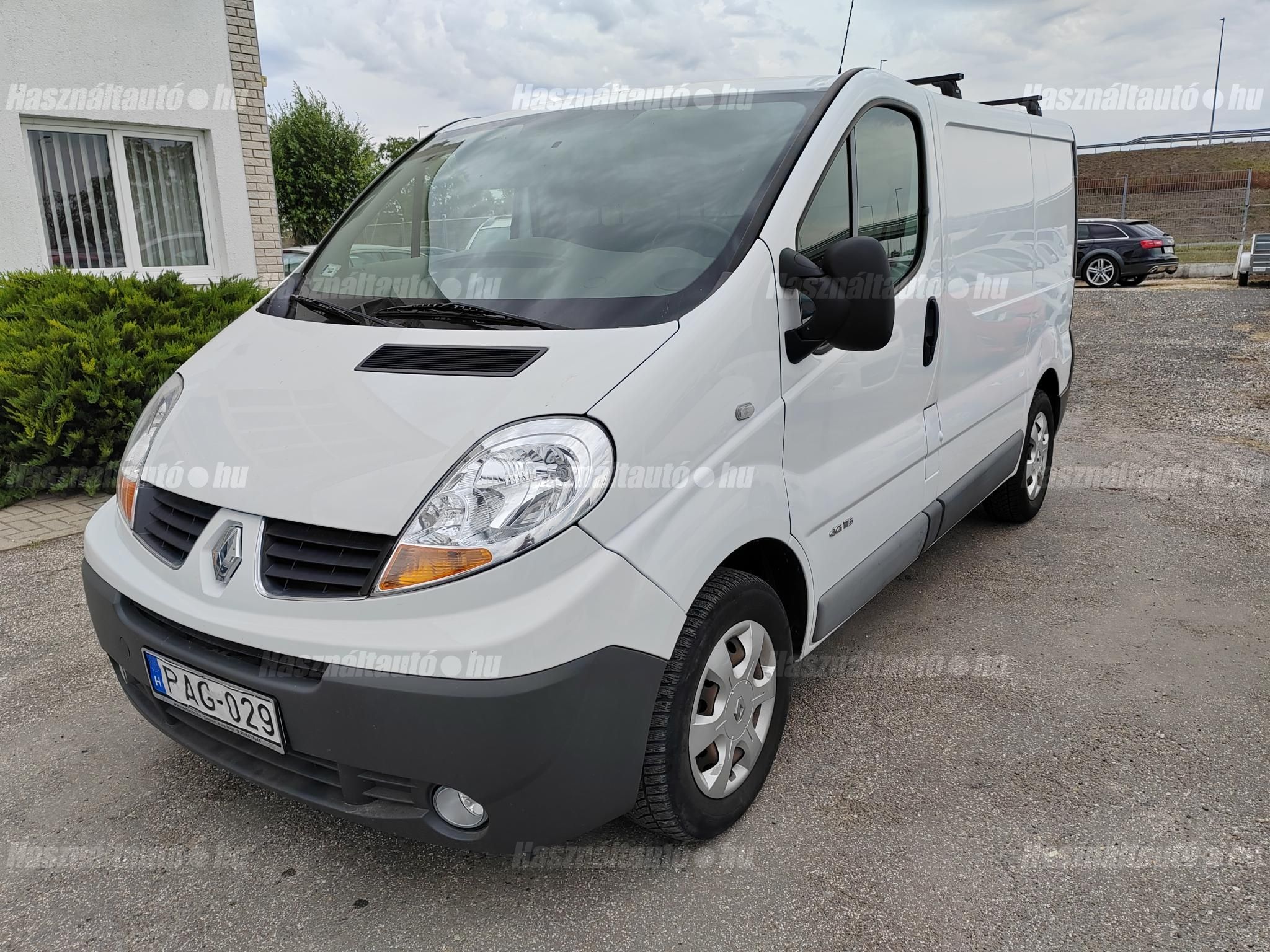 RENAULT TRAFIC 2013/12 - 1