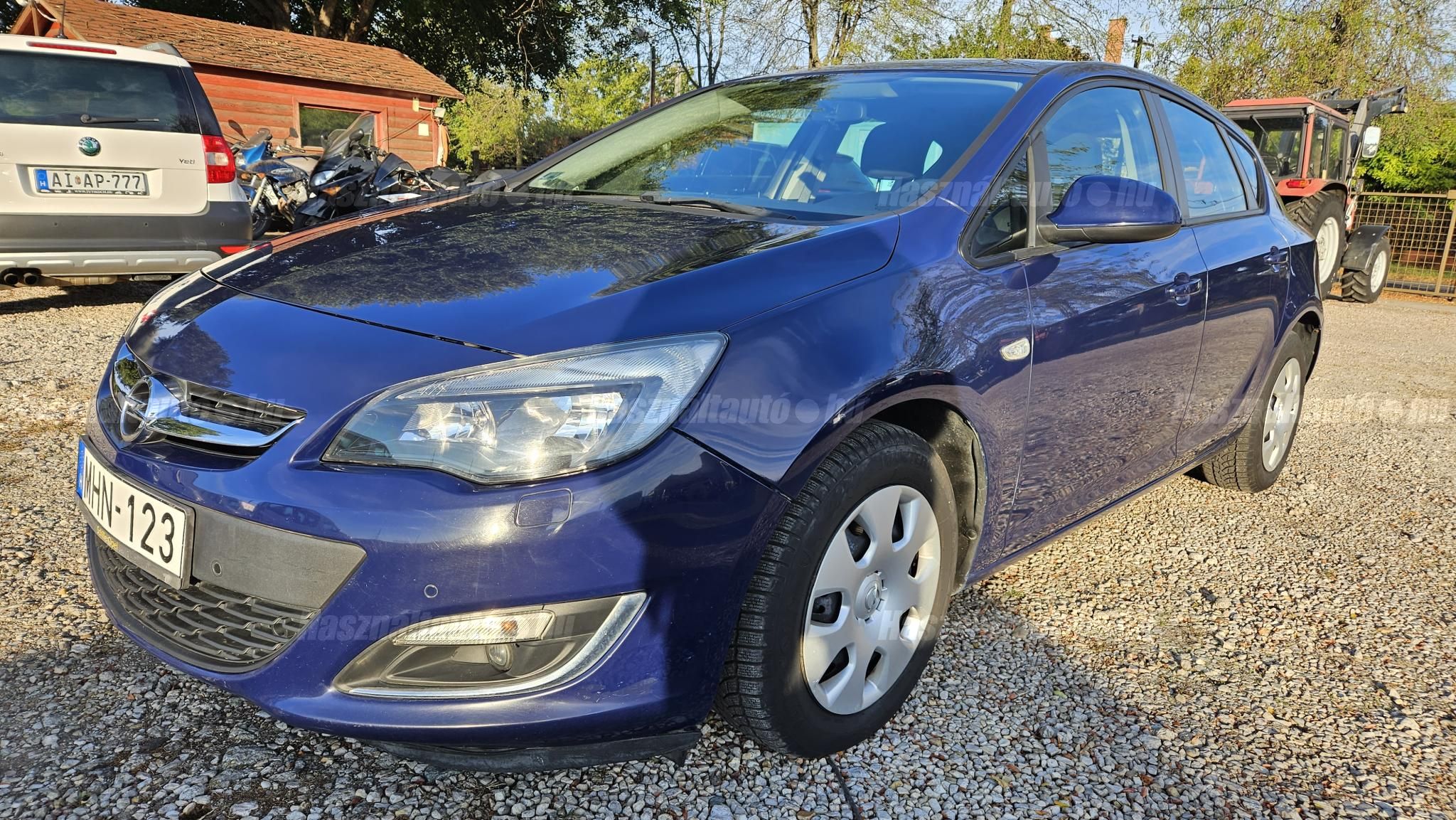 OPEL ASTRA J 2013 - 1