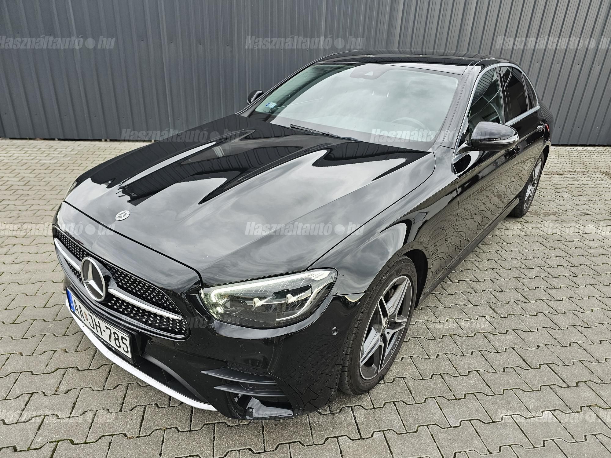MERCEDES-BENZ E 220 2021/11 - 1
